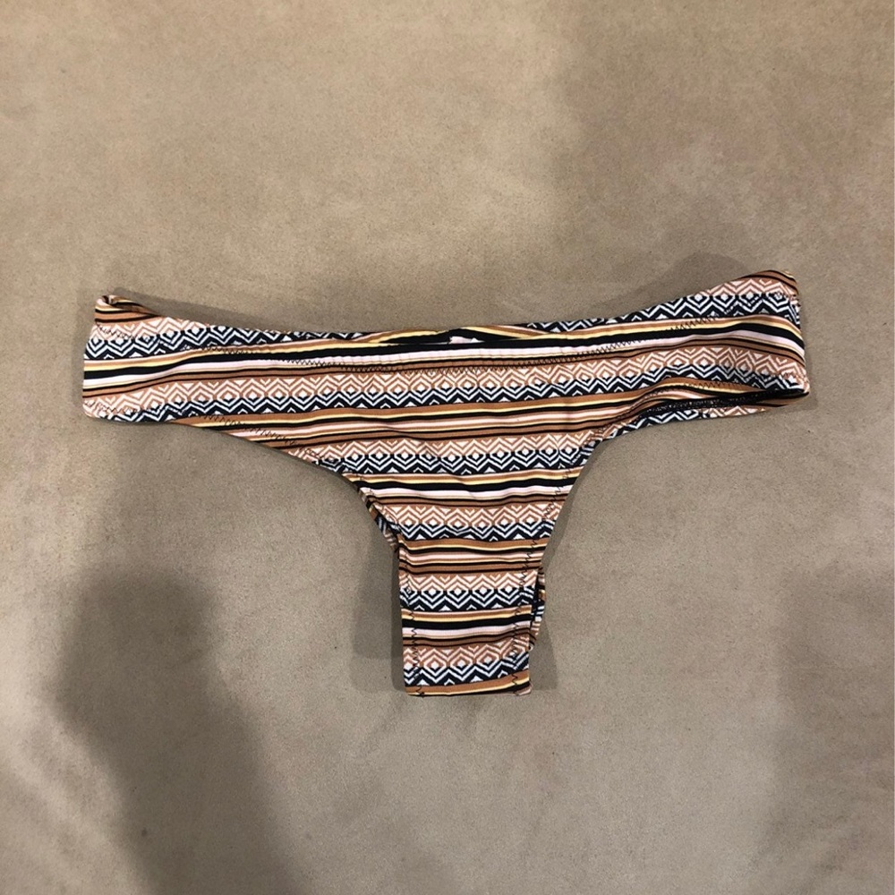 NWOT Volcom Bikini Bottoms